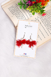 Red net and white pearl earrring